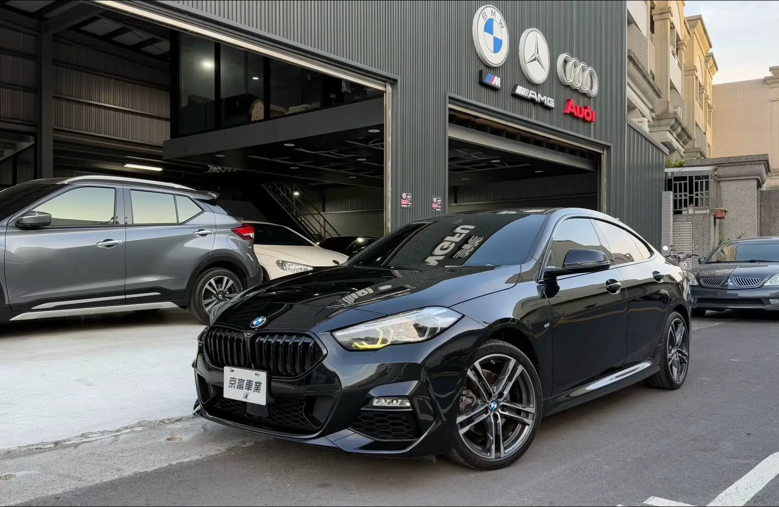 只有我覺得新款2系的大小真的很剛好嗎👌 《2020 BMW 218i GC M Sport》 原廠保養✅全車原版件✅ 鑰匙廠證齊全✅里程保證7.7萬🔥 LINE：pig__1228 #高雄賣車的 #推薦通知我 #流量密碼 