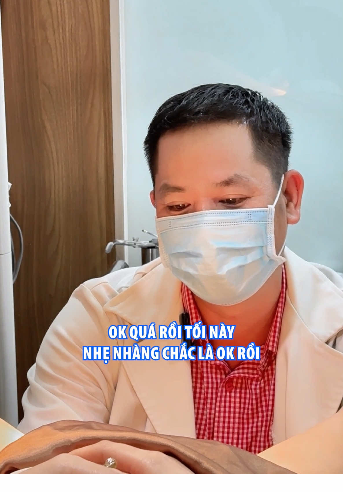 Nhưng mà nhớ nhẹ nhàng cho bác nhé #bsnguyenvanhuan #nguyenvanhuan #tantrangcobe #thammyvungkin #lamdep 