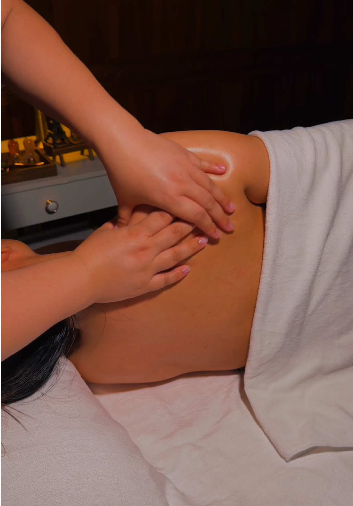 Trải nghiệm massage bầu cao cấp tại Estella Wellness Spa – nơi tinh tế chăm sóc sức khỏe và sắc đẹp cho mẹ bầu. Hãy để chúng tôi đồng hành cùng hành trình làm mẹ của bạn!  ✨ Giảm nhức mỏi, phù nề ✨ Cải thiện giấc ngủ, thư giãn tinh thần ✨ Tăng tuần hoàn máu – tốt cho cả mẹ và bé 🌿 Estella Wellness & Spa – Hành trình làm mẹ trọn vẹn hơn!  @Estella Wellness & Spa  #estellawellnessspa #kobidomassage #dạymassagechuyênnghiệp #đàotạospa 