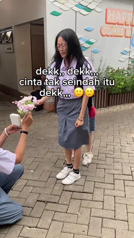 sekolah aja dek gausah cinta-cintaan 🙂🙂 #nembak #ditolak #anaksma #lagutts #gratongtts 