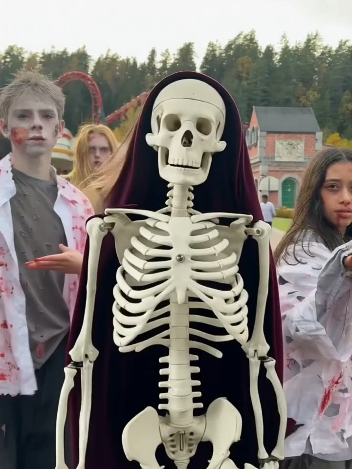 HALLOWEEN Pix-UNIVERSE!  Trick or Treat!!!! @agnesaaseth Don't forget to try PixVerse SWAP MODE to change your viral video! #halloween #michaeljackson #aidance #pixverse #halloweentrend