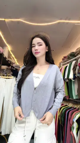 ตัวนี้ผ้านิ่มละมุนใส่สบายมากๆค่ะ สวยเก๋แต่ราคาจึงมาก #เสื้อ #เสื้อผ้าผู้หญิง #เสื้อคลุม #คาดิแกนไหมพรม 