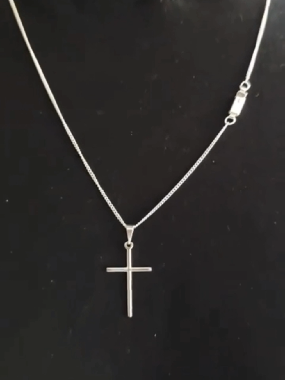 ✨ Correntinha Masculina 70 cm Banhada a Prata 925 + Pingente Cruz Palito. 😀🛍️ 👉 O ID do produto: CGJ-NXY-WBF * Faça a consulta do produto na barra de pesquisa da Shopee, você consulta e pode comprar por lá, é mais fácil e garantido.  ⚠️ O preço está com uma promoção!  #prata #cordaodeprata #acessorio #lookmasculino 