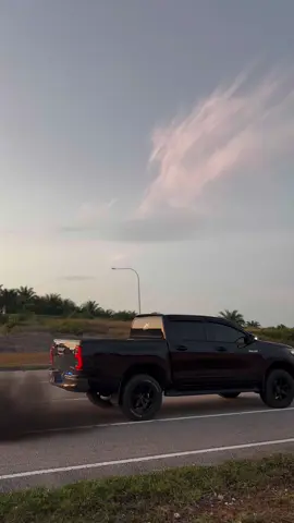 #fyp #foryoupage #hilux #bintulustyle 