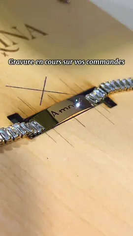 #ASMR Gravure en cours, vos commandes en préparations à l’atelier. 💛