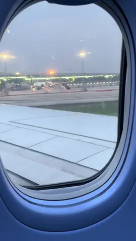 emg night flight yang paling the best view sih #flight #airport #soekarnohatta #juanda #surabaya 