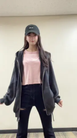 お土産でいただいたピンクのTシャツお気に入りです🎀ありがとうございますっ‎🤍 #FJK #09 #鎌田英怜奈