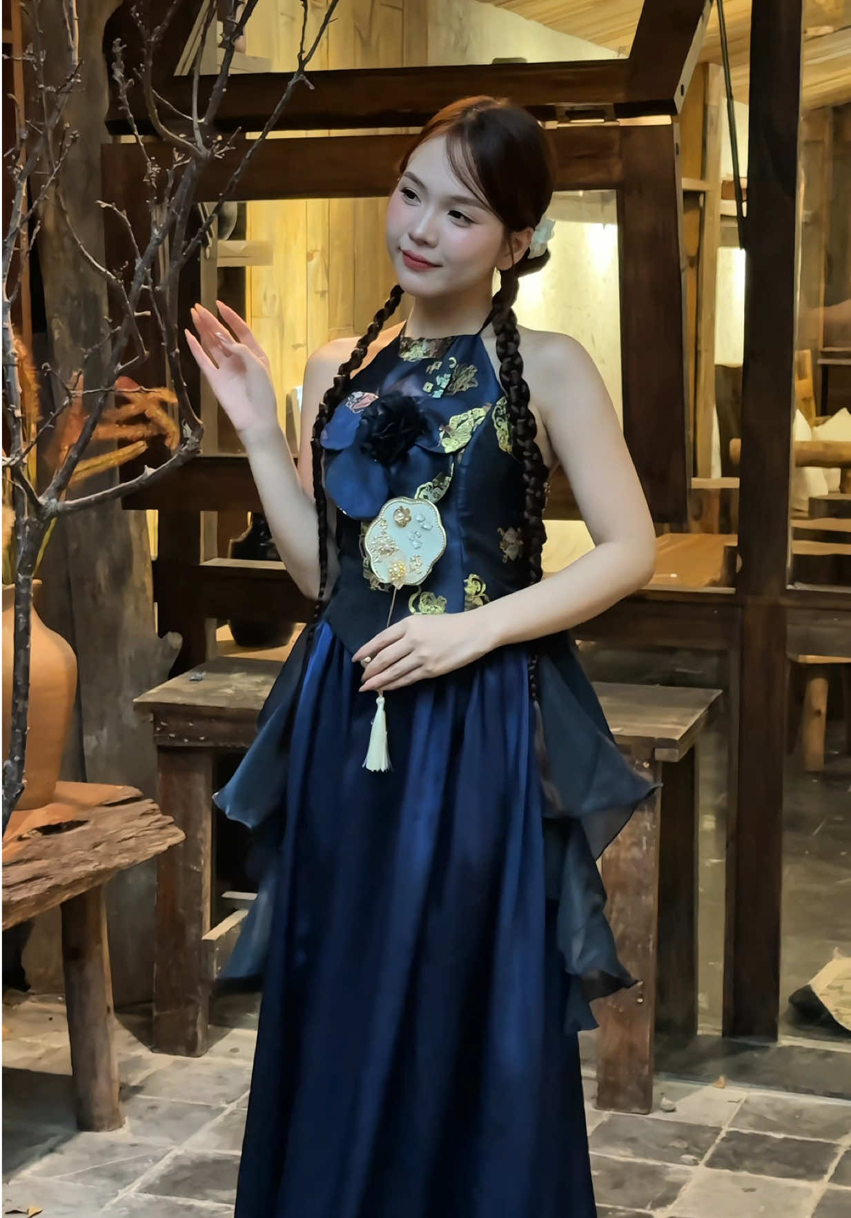 Áo em thướt tha nắng chiều , cho lòng ai lỡ liêu xiêu dáng ngà 💕 #outfit #viral #xuhuong #xuhuongtiktok #setxinh #outfittet #trending #yếm #phoidoxinh 