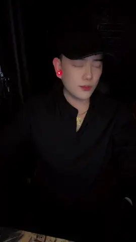 Anh ấy tốt hơn anh à , anh ta cũng thương em à#anhaoden #lenxuhuong_tiktok 