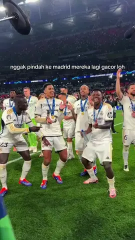 sekali bayern tetab bayern MIA SAN MIA❤️🤍 #fyppagee #bayernmunich #fyppppppppppppppppppppppp #bismillahfyp #xyzbca 