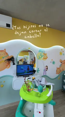 Les cuento un poco sobre cómo es visitar @Lumo Peluquería Infantil para el corte de cabello de tu peque 🤍 es sin duda nuestro lugar favorito para que Carlitos y Leo puedan cortarse el cabello mientras la pasan bien 💘 #peluqueriainfantil #niños #recomendacion #cortedecabello #fyp 