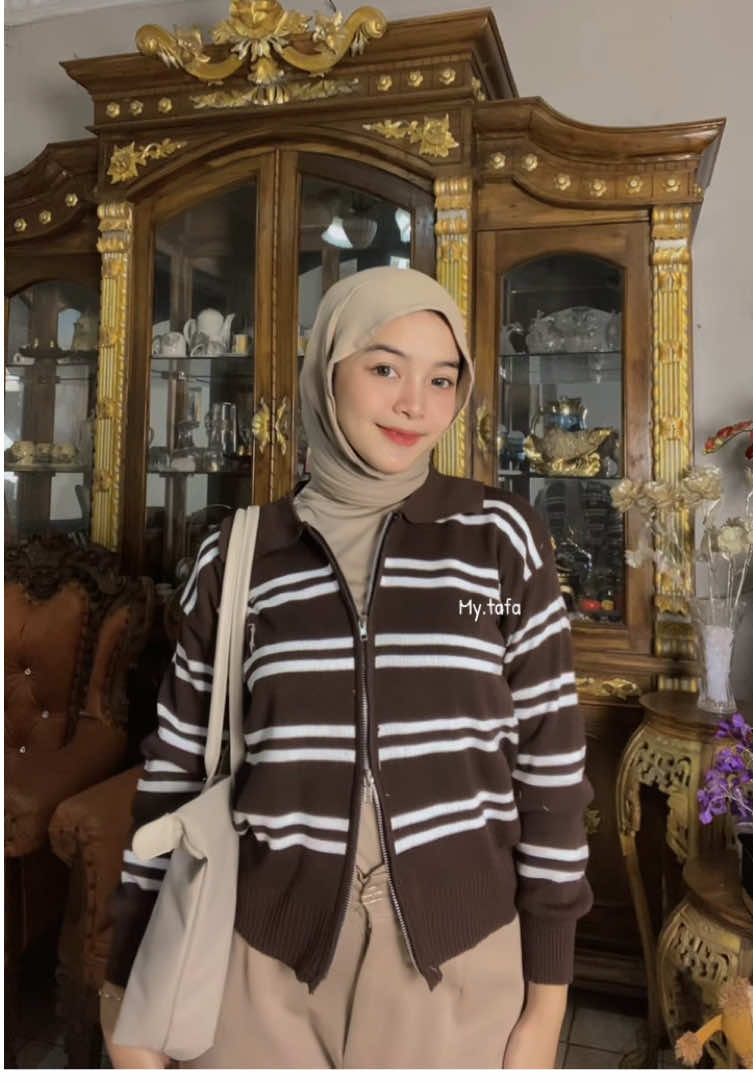 outfit simpel diajak hangout cocok si😋🤏🏻 stock gabanyak gercep co🤎  #fyp #outfitideas #ootdhijab #cardiganoutfit #cardiganrajut 