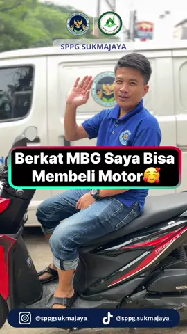 Banyak tenaga kerja lokal kini memperoleh penghasilan dan kesempatan untuk berperan aktif dalam mendukung keberhasilan program MBG. Langkah Bapak dalam menghadirkan program ini menjadi bukti nyata kepedulian terhadap kesejahteraan rakyat, sekaligus memperkuat fondasi ekonomi bangsa. Semoga Bapak @prabowo senantiasa diberikan kesehatan, kekuatan, dan kebijaksanaan untuk terus memimpin dan menghadirkan kebijakan yang menyejahterakan seluruh rakyat Indonesia.  #fyp #makananbergizigratis #badangizinasional #mbg #prabowo  