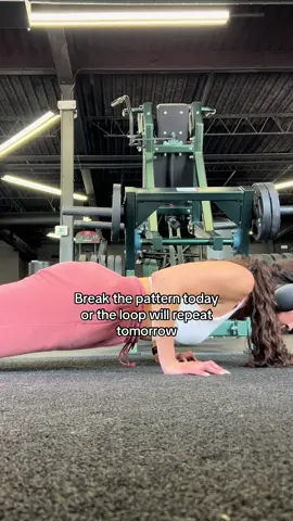 I’m not sober, but I also don’t drink every weekend like I did in college or for the first year I moved to Houston. Benefits I’ve noticed since not drinking as much alcohol: ✨Stronger Lifts —> I have been able to master push-ups, pull-ups, pistol squats & so much more! ✨Less Puffy —> I noticed my face and whole body are significantly less puffy (retaining less water), which makes my gains more visible! ✨Better Mental Clarity —> it’s not impossible to get things done under the influence or with a hangover, but it definitely makes it more difficult! ✨Deeper Connections —> I used to go out in large crowds & have surface level convos, but that didn’t fuel my soul. I prefer hanging out now in smaller group or 1-1 settings and building deeper connections. ✨More Me Time —> Less going out and drinking gives me more time for my hobbies, relaxing or hanging out with my doggie. As an ambivert, my alone time is needed! How often do you drink? #Fitness #alcohol 