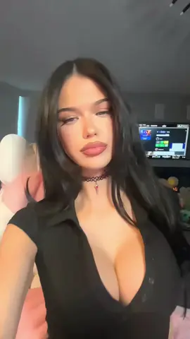 Seattle coffee & cozy vibes ☕️🌧 Perfect rainy day look. #Seattle #CoffeeTime #RainyDay #CozyVibes #PNW