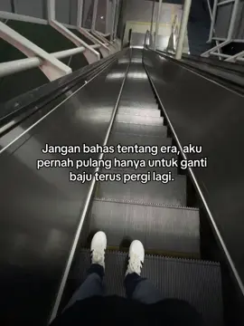 Cukup dikenang jangan diulang🥱 #foryoupage #trend #fypシ #katakata 