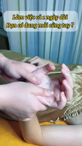 “Đôi tay không chỉ làm việc, mà còn là nơi chứa đựng năng lượng và cảm xúc. Một buổi chăm sóc – massage tay tại trung tâm dưỡng sinh giúp bạn thả lỏng, phục hồi, và cảm nhận năng lượng tích cực trở lại 💖” ______________________ Ibox để chúng mình để đặt lịch chăm sóc nhé 🥰 #daotaongheduongsinh #duongsinhtrilieu #dưỡng_sinh_nhật_minh_đường  #massageBaVi  #Massage_tay 