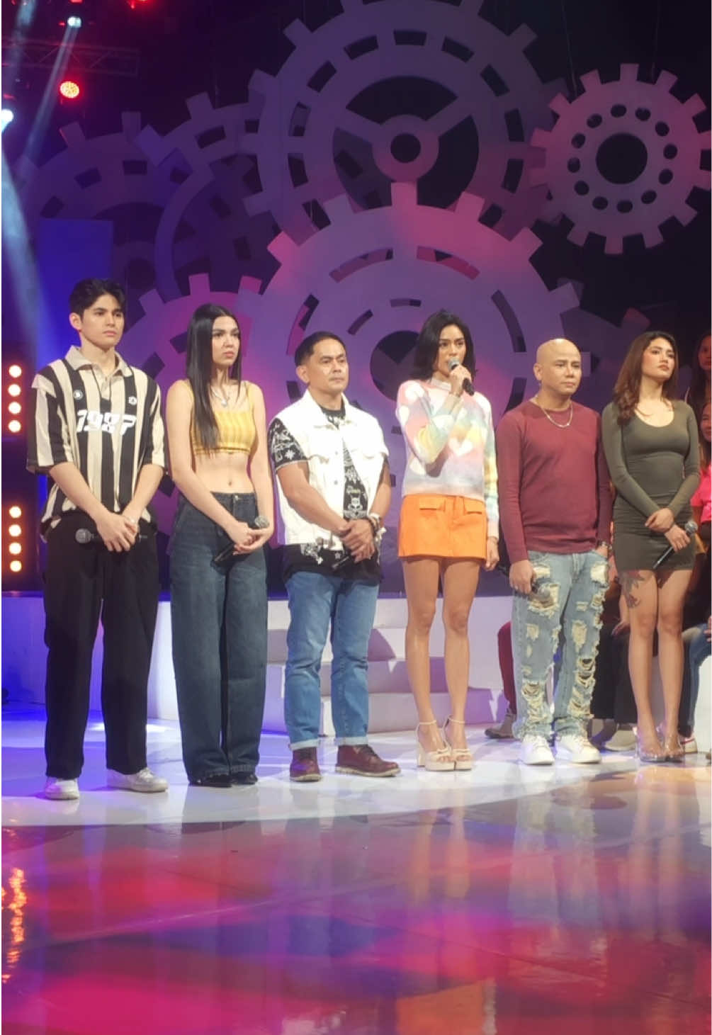 “To show compassion, courage, and a little kindness in our everyday lives.” Kaisa ng #TiktoClock family si #KuyaKim at ang kanyang mga mahal sa buhay sa panahong ito ng pagdadalamhati. Nawa’y maramdaman nila ang ating mga dasal at pagmamahal para kay #EmmanAtienza at sa kanilang pamilya. 🫂💜