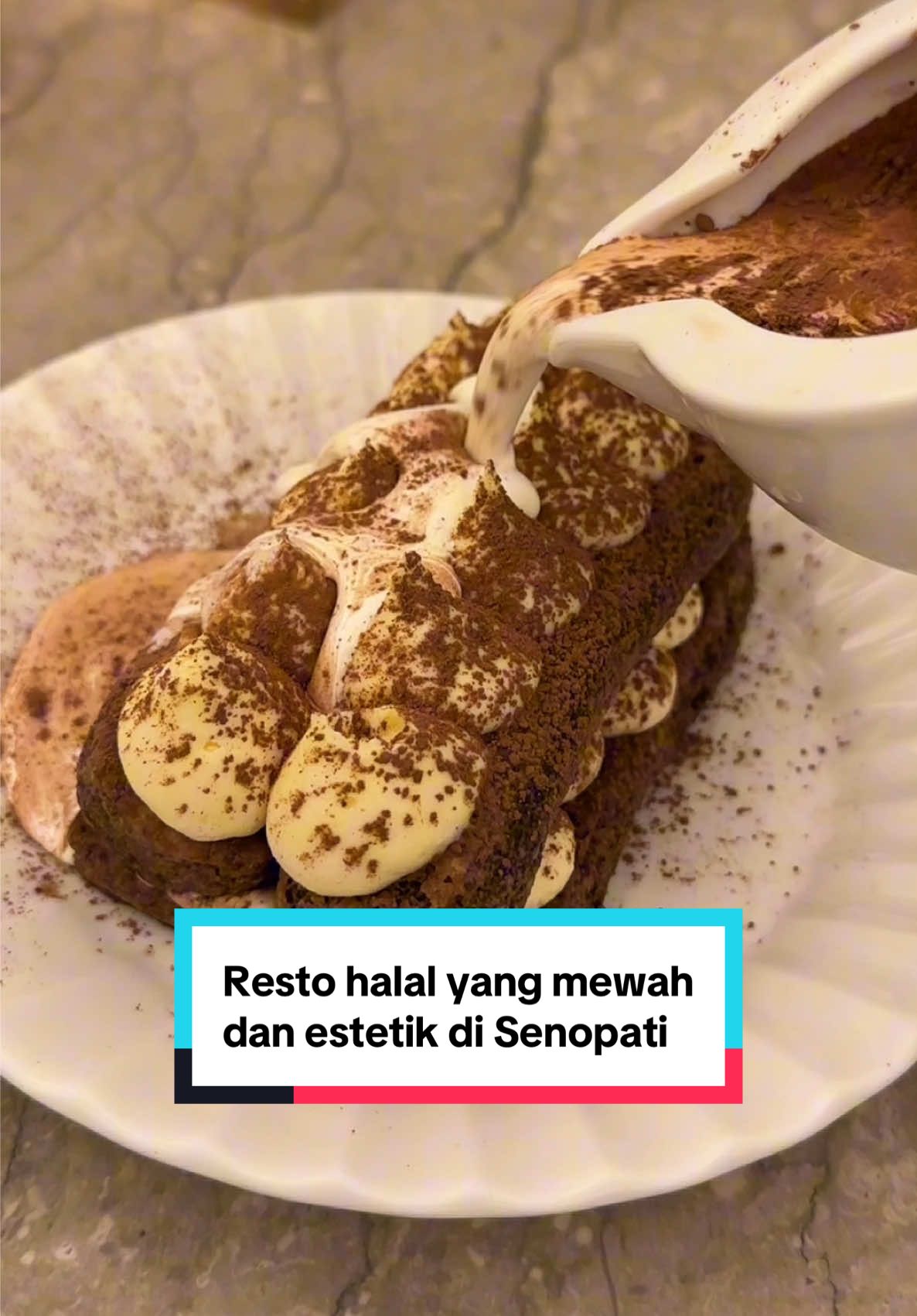 Poured tiramisu + cozy vibes di Dream Dates tuh kombinasi sempurna buat ngedate 🤍 Halal, estetik, dan full of good taste 🥰 Istirahat yang nyaman, aman, bersih dan terjangkau di RedDoorz plus Gatot Subroto yang lokasinya strategis banget mau kemana-mana ❤️ #DreamDates  #HalalCafe #RedDoorz #RedTravelers #bukasemuapintu 
