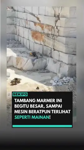 Pegunungan Apuan di Italia menyimpan marmer Carrara, batu putih legendaris yang sejak zaman Romawi jadi simbol kemewahan. Tebing-tebing putihnya tampak seperti gunung bersalju, padahal itu hasil tambang marmer raksasa. Proses pengambilannya rumit — batu dipotong langsung dari perut gunung sebelum diubah menjadi lempengan indah yang digunakan dalam seni dan arsitektur, menghiasi bangunan megah serta karya seni terkenal di seluruh dunia. Kini, tambang marmer Apuan Alps menjadi perpaduan antara keindahan alam, sejarah, dan teknologi modern yang menjaga warisan Italia ini tetap abadi. 🇮🇹✨ 🎬 DM for credit/remova🤝 #fyp