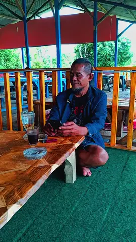 yg JD viral nya itu karna mobil ini bermuatan dgn bobot 100 ton.. sedangkan jalanan cianjur selatan TDK pernah di lalui kendaraan berbobot 100 tong karna jalanan yg sempit, berliku, dan banyak tanjakan yg tajam.. mudah2n kedepan nya jalanan cianjur selatan bisa di per lebar yah pak @dedimulyadi 