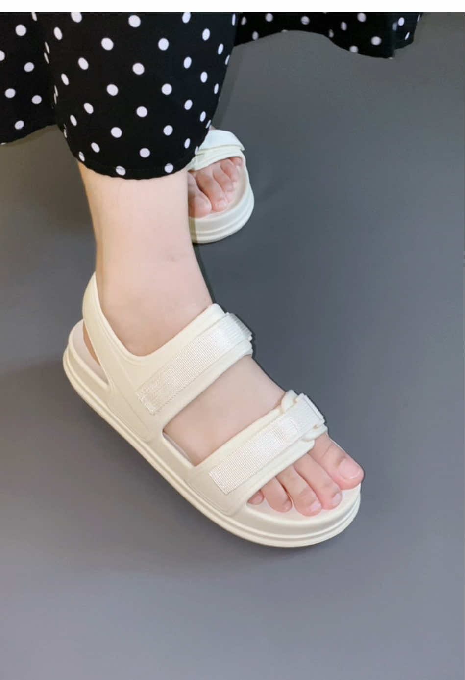 Waah sandalnya cakep bgt sih, ringan nyaman empuk sekaliiii 🫶🏻🥰 #sandalwanita #sandalkekinian #sandalviral #sandalplatform #sandalmurah #sandals 