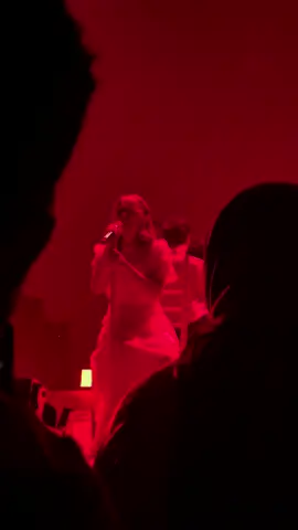 ‘Mendarah’ doesn’t just play in my ears; it bleeds through my heart…💔 #nadinamizah #mendarah #nadindanruangkecilnya #fyp 