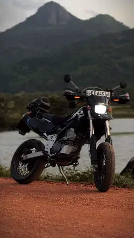 දුරින් හිද මා බලා ඉන්නම් 🥺🖤 #kawasaki #dtracker250 #bew4946 #fyp #trending @Rulzz @Theekshana Dilshan @Zasmitha🛸 @Danupa 💭 @Nisal Athauda @lujithdinusara @Lochana Bandara @sachintha @Iwanthazz @kaveezz_77 @__mauli.__ 