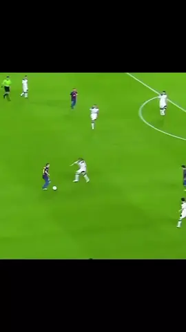 Barcelone tiki taka créatives passes décisive football#viraltiktok#fyp#viralvideo#pass#foryou 