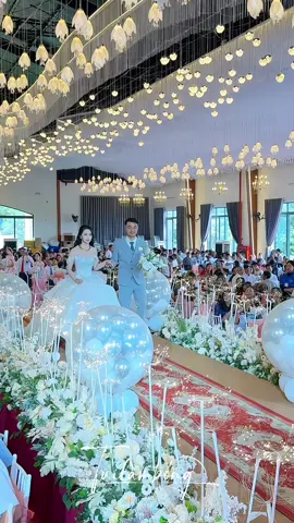 Tay trong tay, cùng nhau bước qua mọi mùa yêu  Bóng kích nổ 4 quả bay lên (Trắng, Bạc) #bongkichno #xuhuong #damcuoicotich #bongkichnodamcuoi #fyppppp 