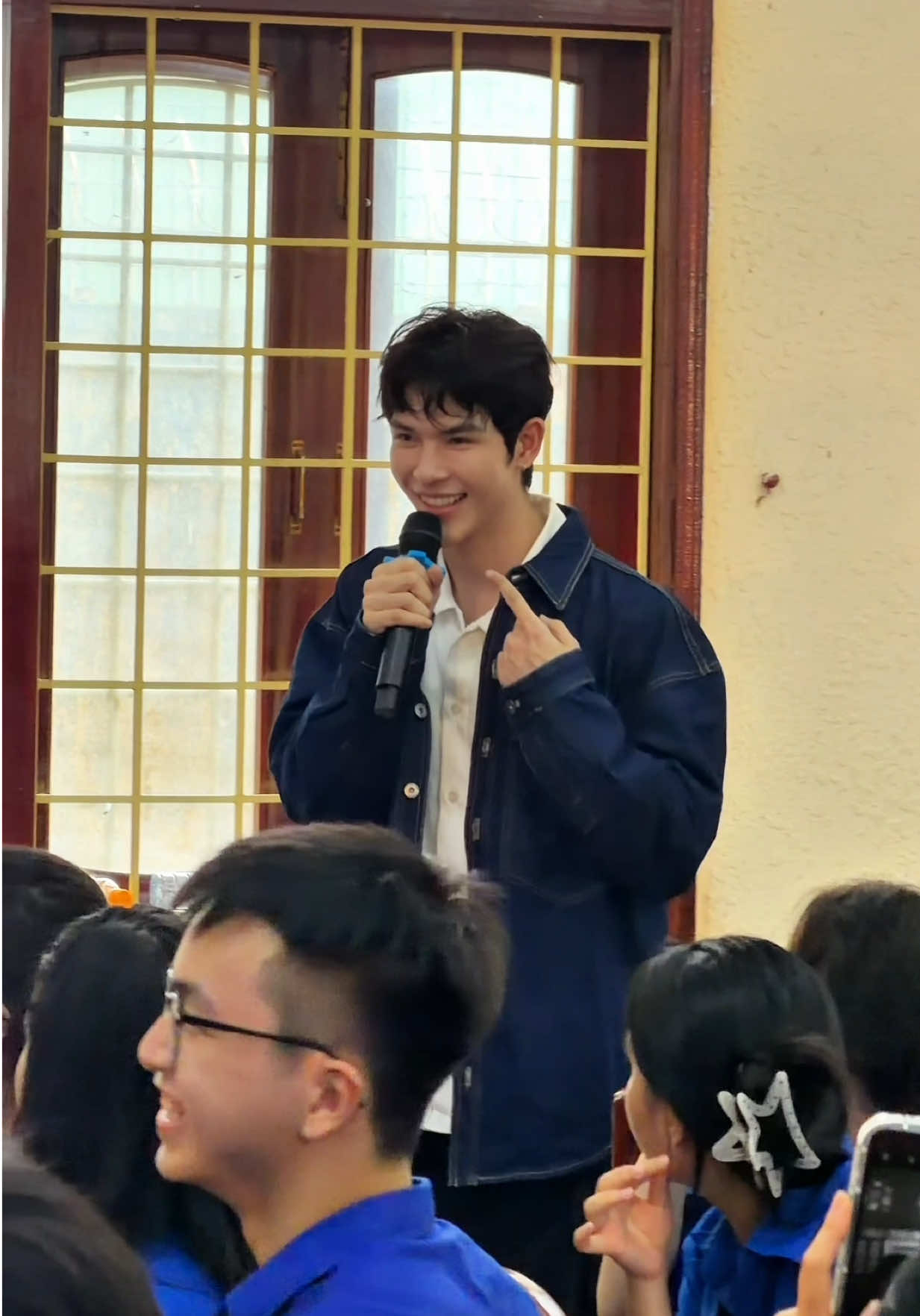 đừng buồn phiền nữa mọi chuyện sẽ qua thôi đúng không các bạn THPT Quốc Học Quy Nhơn ơi 🌵 #denisdang #dungbuonphiennua #giongangkhoangtroixanh 