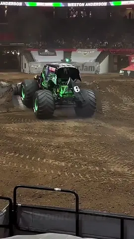 Exciting monster truck racing #monstertruck #monsterjam #crazy #skill #usaus 