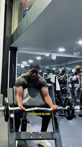 Não deixe que as pessoas moldem quem você é com base no próprio ponto de vista!🔱#angola🇦🇴portugal🇵🇹brasil🇧🇷 #gym #fyp 