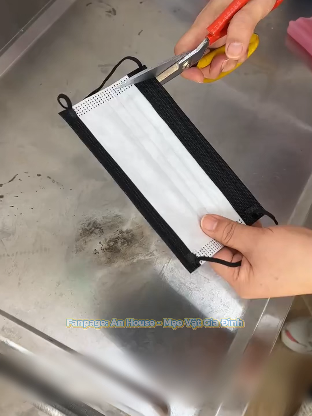 Mẹo hay mỗi ngày: Áo phao để lâu bị bẩn, mốc hay ố vàng? 😩 Đừng vội đem đi giặt khô, làm theo cách này áo sẽ sạch bóng như mới luôn! 💧 Mẹo nhỏ ai cũng làm được – cực nhanh mà hiệu quả bất ngờ 🔥 #MẹoVặtGiaĐình #MẹoVặtCuộcSống #MẹoHayMỗiNgày #meovatgiadinh #xuhuong #meohay #trending #mẹovặt #MeoVatGiaDinh #viral #HackCuocSong #CleanTok #TẩyVếtBẩn #GiatQuanAoCu