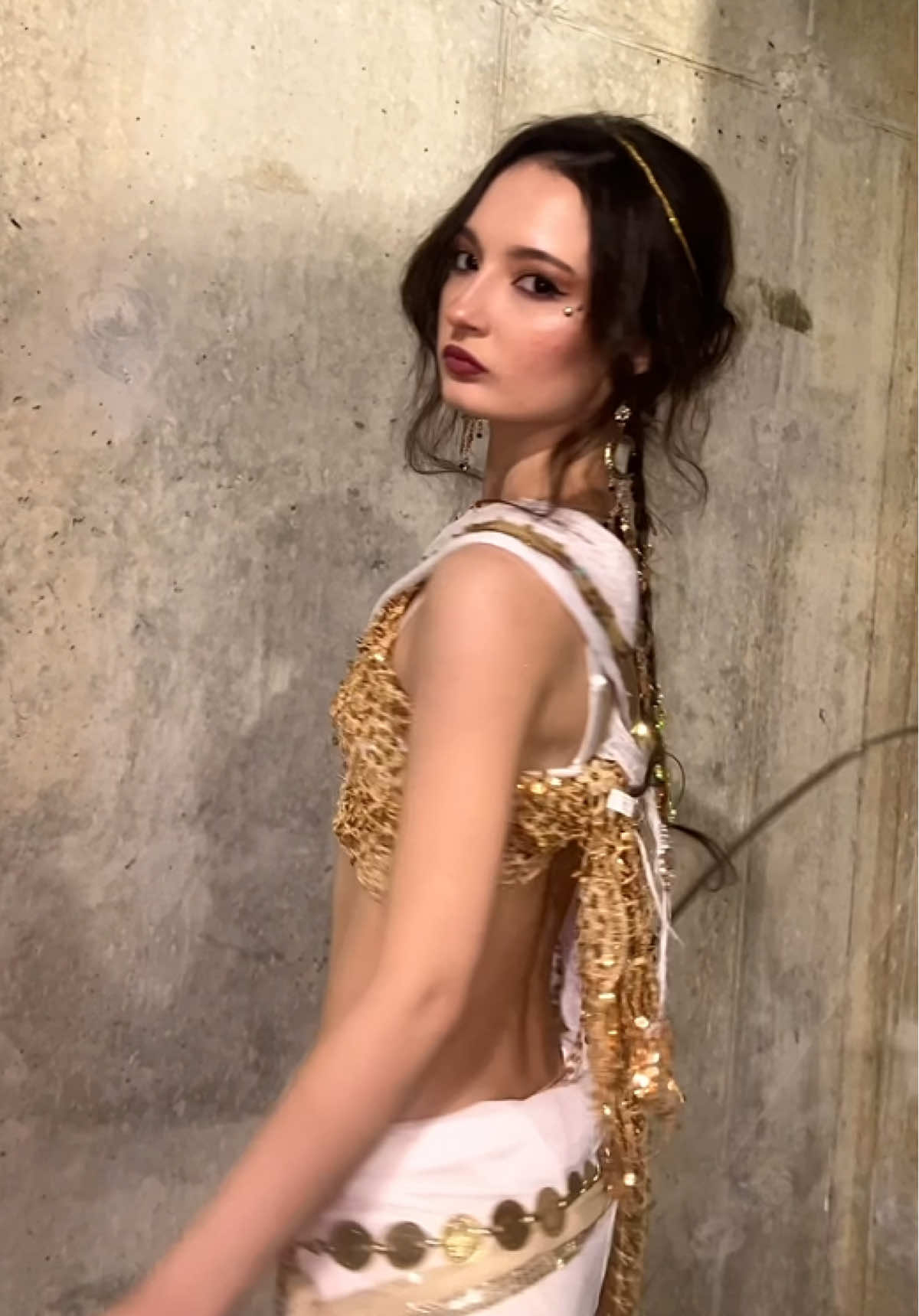 ready for all the archery enthusiasts to tell me what i’m doing wrong #artemis #halloween #costume #fall #autumn 