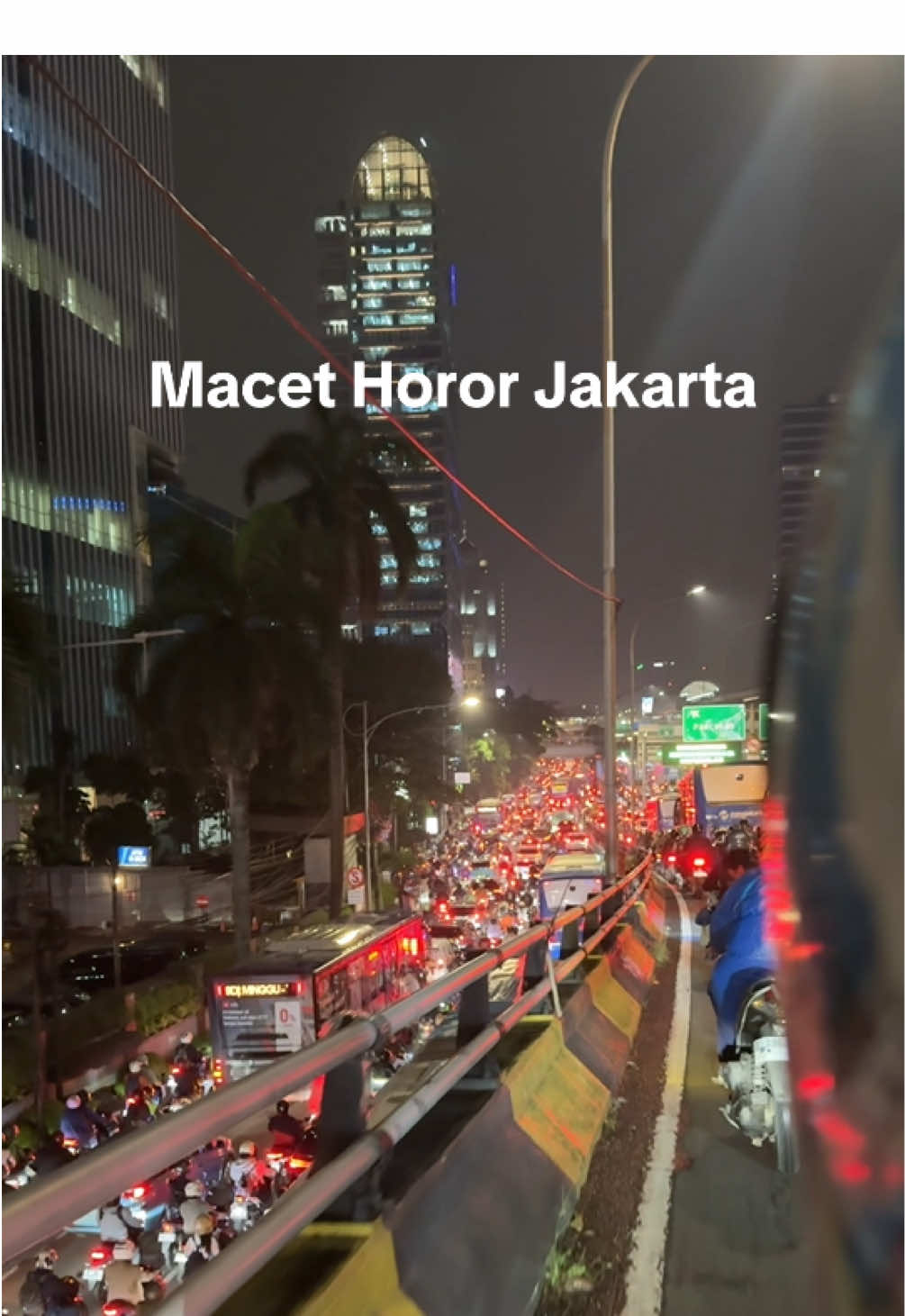 Jakarta is not for everyone #jakarta #jakartamacet #macethoror #samasamabelajar 