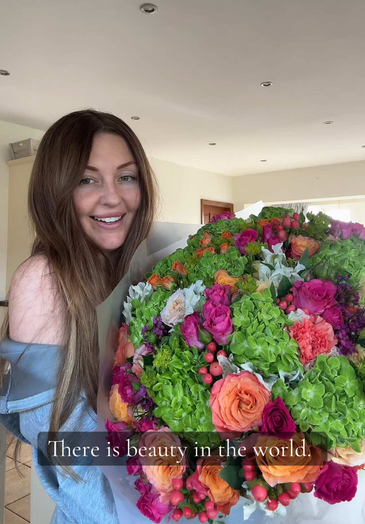 There is beauty in the world…  @Flower Station 🌷 flowers mean: growth, purity and transformation. They give a sense of calmness, beauty and whole new fresh start, giving someone flowers or treating yourself fills a sense of happiness that you will experience in the hands of a stem 🌷 flower station gave me over powering goosebumps! ✨