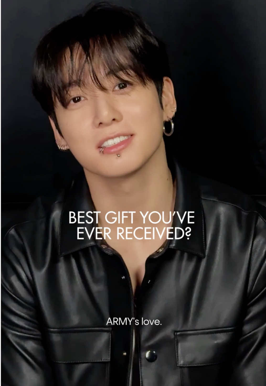 What’s the best gift Jung Kook has ever received? Get into the holiday season. Documented on set of the new campaign.