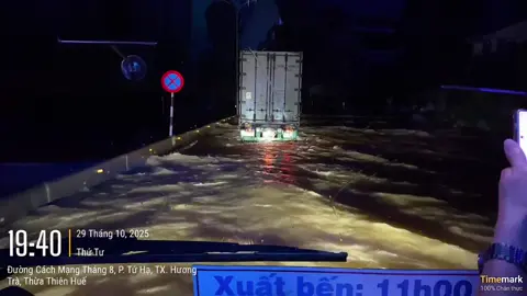 Cái cảnh ngập lụt chán quá 🥲 #nhaxehaiha #74h02222 #73h01372 #clbyêuxekếtnốimọimiền #xekhachvietnam🇻🇳 
