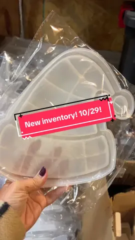 Let’s ship 1lb of resin molds to you!  . . #resinmold #resinmolds #resinart #resinartist #resintutorials @the_squirrely_crafters @Monnie 