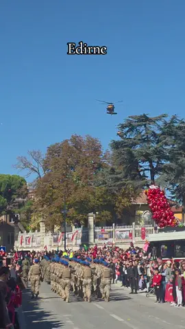 Edirne de Cumhuriyet Bayramı Coşkusu🇹🇷❤️ #cumhuriyetbayramı #kesfetteyiz #29ekim #nemutlutürkümdiyene #cumhuriyet 