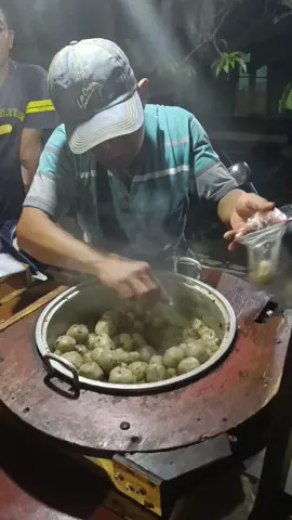 📢 Pulang kerja laper? Ganjal perut kalian disini aja gais. Bakso murah meriah di sekitar jembatan horison kudu semarang #media #info #demak #semarang #beritaviral 