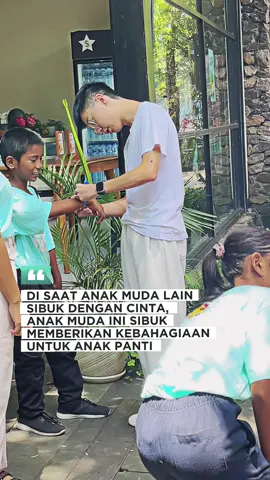 Melihat senyum tulus mereka saat bertemu satwa liar adalah kebahagiaan sejati. Bukan sekadar jalan-jalan, tapi momen berbagi keajaiban dunia. Terima kasih, Bali, untuk kenangan indah ini. #sulianto #nagake10 