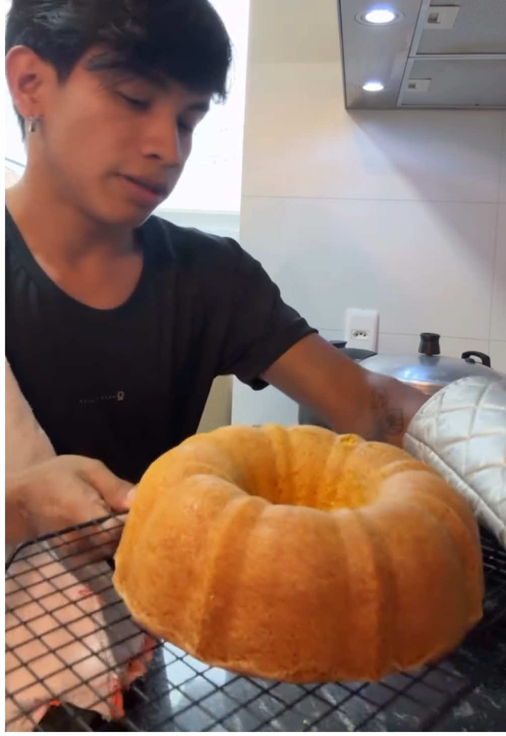 Acabei de fazer esse bolo de cenoura 