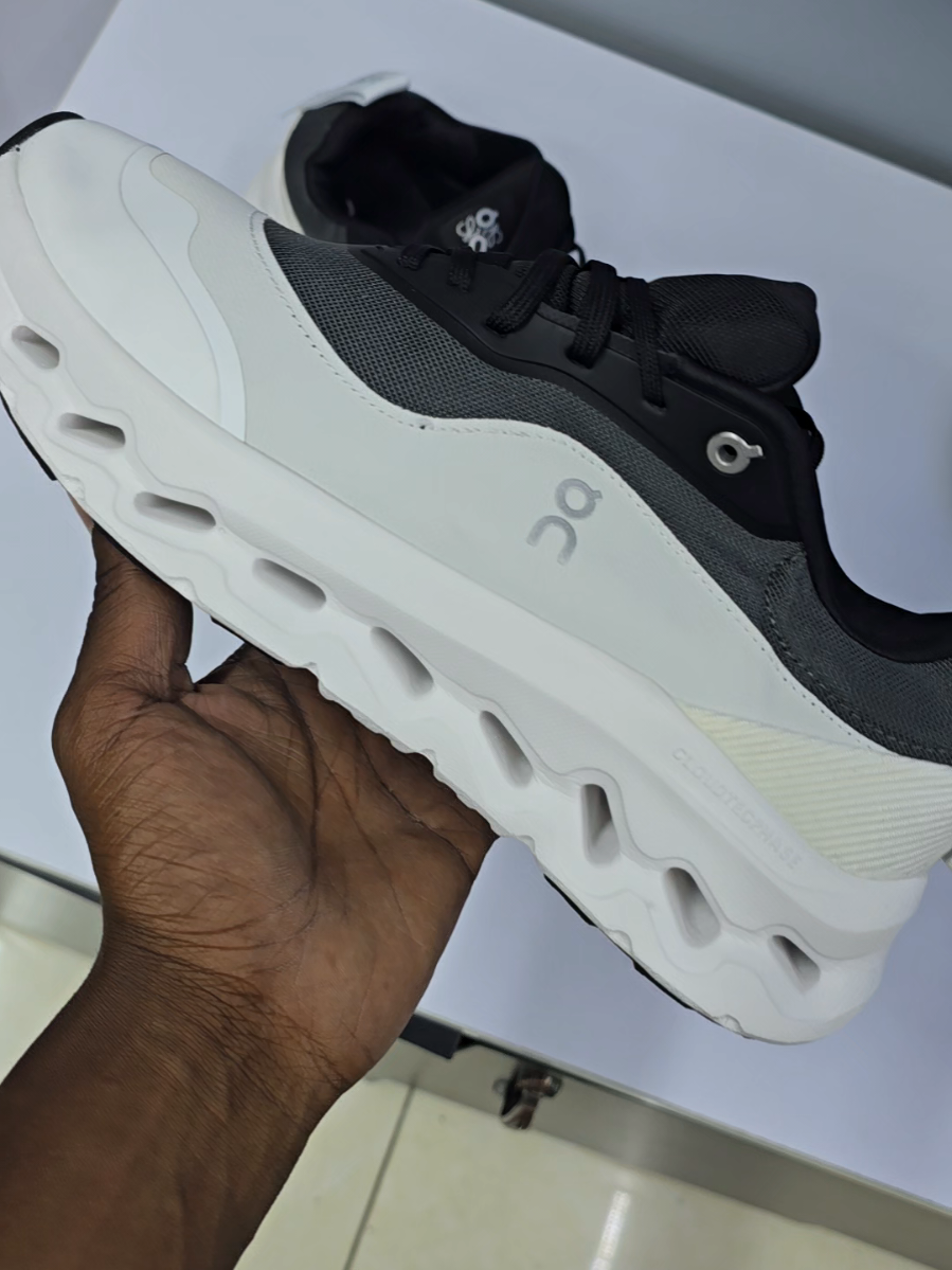 On Cloud Loewe sneakers – luxury comfort meets performance. Step up your style game with premium design and ultimate cushioning. 💨🔥 #OnCloudLoewe #LuxurySneakers #StreetStyleKenya #MensFashion #SneakerLovers on cloud loewe shoes, luxury sneakers kenya, designer sneakers for men, on running loewe, premium lifestyle shoes