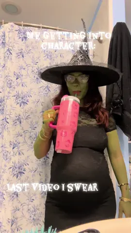 Getting into character before I leave for da club #wickedmovie #halloween #costume #halloweenparty #wicked 