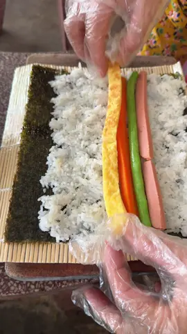 Làm cơm cuộn cùng e nha #trasua5hien #xuhuong #videoviral #comcuon #anvat 