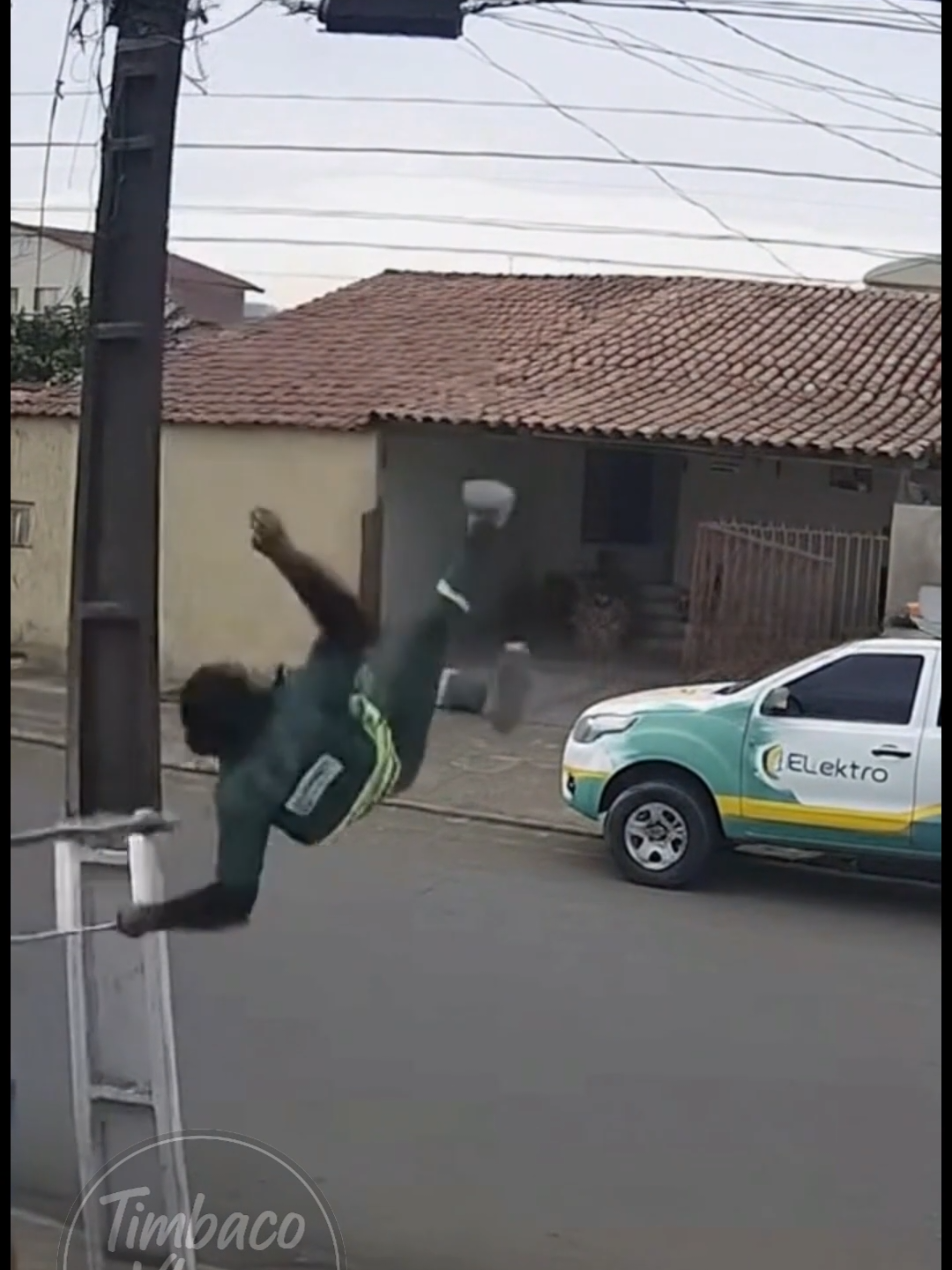 Timbaco cortando energia. #sora2 #memesbr #humorbr #fyp 