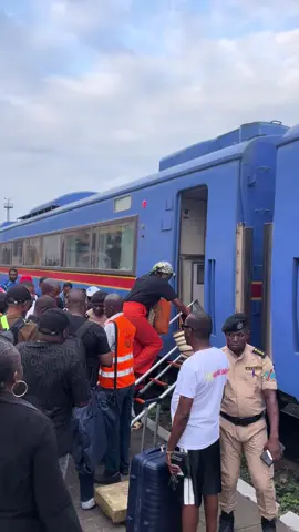 RDC_TRANSPORT: ONATRA RELANCE LE TRANSPORT FERROVIAIRE DÉJÀ KINSHASA-MATADI EN MARCHE. Merci au president national, FÉLIX ANTOINE TSHISEKEDI et au VPM JEAN-PIERRE BEMBA pour les travaux fournis au prix du bénéfice de la population.