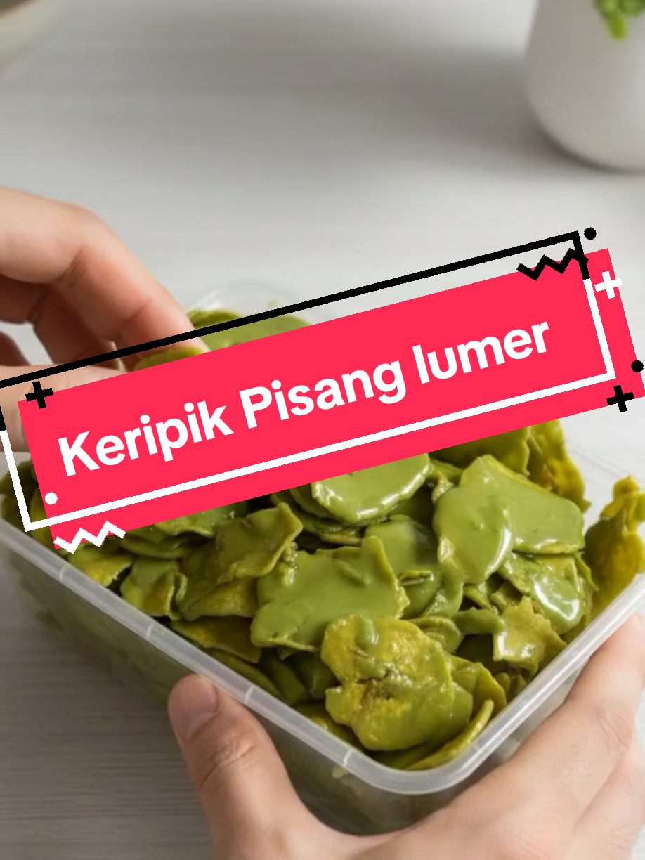 Siapa bisa nolak crispy pisang dan lumeran matcha yang tiap gigitanya bikin nagih. Auto mood booster! Komen 'MAU' Kalo udah penasaran !👇 #keripikpisanglumer #keripikpisangmatcha #cemilanviral #racuntiktok #fyp 